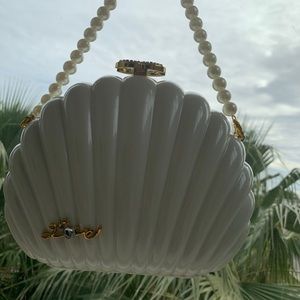 CHANEL LIMITED EXCLUSIVE VIP GIFT CLAMSHELL